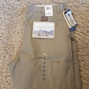 Columbia rugged outdoor chino 38W 32L